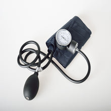 Load image into Gallery viewer, Manual Blood Pressure Monitor With Stethoscope